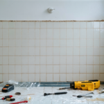 d&eacute;couvrez comment choisir entre r&eacute;aliser vos travaux vous-m&ecirc;me ou faire appel &agrave; un artisan pour garantir la r&eacute;ussite de votre projet.