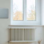 d&eacute;couvrez si l'installation d'une pompe &agrave; chaleur reste un investissement rentable aujourd'hui, en analysant ses co&ucirc;ts, &eacute;conomies d'&eacute;nergie et aides financi&egrave;res disponibles.