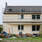d&eacute;couvrez si la r&eacute;novation &eacute;nerg&eacute;tique globale est rentable pour votre logement. analyse des co&ucirc;ts, &eacute;conomies d'&eacute;nergie et b&eacute;n&eacute;fices &agrave; long terme pour un habitat plus durable.